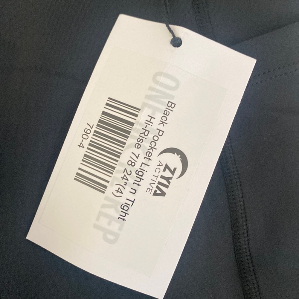 Zyia NWT size 4 7/8 length black compression leggings.